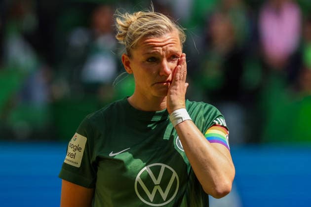 Wolfsburg, Germany 17 May 2026 1 Womens Bundesliga 26 Matchday VfL Wolfsburg vs 1 FC Nuremberg In the picture Alexandra Popp VfL emotional, who plays her last game for VfL Wolfsburg today after 14 years and is bid farewell Copyright: HMBxMedia MadeleinexFantini
