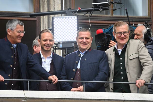 from left Herbert HAINER President Bayern Muenchen Rouven KASPER Marketing Board FCB , Max EBERL Chief Sports Officer FC Bayern Muenchen , Jan Christian DREESEN Chairman FCB Champion celebration FC Bayern Muenchen on the Rathausbalkon on Marienplatz in Munich on 17 05 2026 Soccer 1 Bundesliga Season 2025 2026, 34 Matchday,