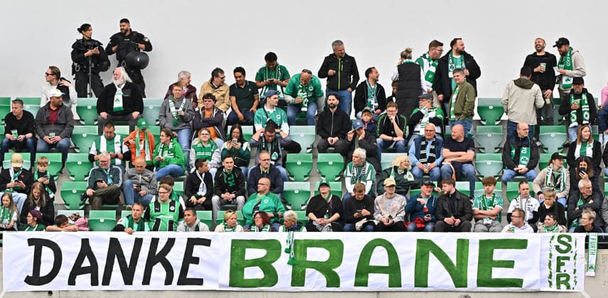 Sport Bilder des Tages 17.05.2026 - Fussball - Saison 2025 2026 - 2. Fussball - Bundesliga - 34. Spieltag: SpVgg Greuther Fürth ( Kleeblatt ) - Fortuna Düsseldorf - Sportfoto Zink MeZi - xmexzix - DFL regulations prohibit any use of photographs as image sequences and or quasi-video - only for editorial use - Spruchband Banner für Branimir Hrgota (10, SpVgg Greuther Fürth ) *** 17 05 2026 Soccer Season 2025 2026 2 Soccer Bundesliga 34 Matchday SpVgg Greuther Fürth Kleeblatt Fortuna Düsseldorf Sportfoto Zink MeZi xmexzix DFL regulations prohibit any use of photographs as image sequences and or quasi video only for editorial use Banner banner for Branimir Hrgota 10, SpVgg Greuther Fürth