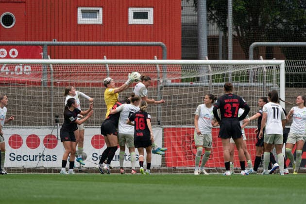 LEVERKUSEN, GERMANY - MAY 17: Goalkeeper Vanessa Fischer (1 SV Werder Bremen) in action during the Google Pixel Frauen-Bundesliga match between Bayer 04 Leverkusen and SV Werder Bremen at Ulrich-Haberland-Stadion on May 17, 2026 in Leverkusen, Germany. (Photo by Qianru Zhang Press Photo) Copyright: xQianruxZhang SPPx Sportspressphoto_SPR148602