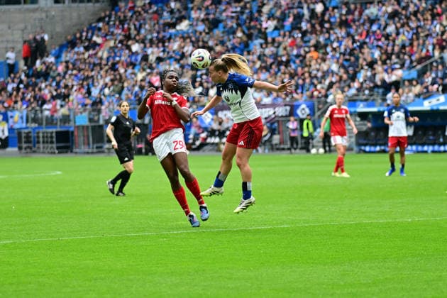 Soccer I Women I Season 2025 2026 I Bundesliga I Matchday 26 I Hamburger SV FC Bayern Munich I 17 05 2026 Header duel Edna Imade 29, FC Bayern Munich and Svea Stoldt 8, Hamburger SV Hamburg Volksparkstadion Hamburg Germany Copyright: xLobeca WolfxGebhardtx