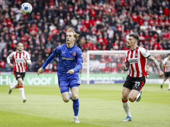 EINDHOVEN - (lr) Mats Rots of FC Twente and Dennis Man of PSV Eindhoven during the Dutch Eredivisie match between PSV and FC Twente at the Philips Stadium on 17 May 2026 in Eindhoven, the Netherlands. BAS CZERWINSKI ANP Eredivisie 2025-2026 xVIxANPxSportx xxANPxIVx 558545289 originalFilename: 558545289.jpg