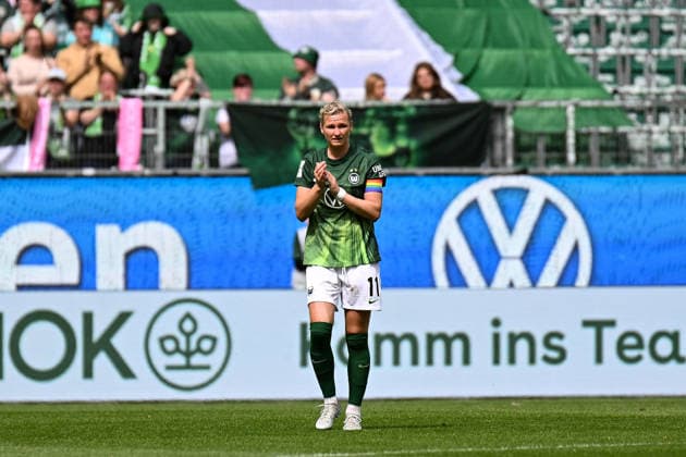 Soccer I Women I Season 2025 2026 I Bundesliga I 26 Matchday I VfL Wolfsburg 1 FC Nürnberg I 17 05 2026 Alexandra Popp 11, VfL Wolfsburg is replaced and applauded Crop, close-up, portrait, portrait, single photo, single image, body Wolfsburg Volkswagen Arena Niedersachsen Germany Copyright: xLobeca InesxHähnelx