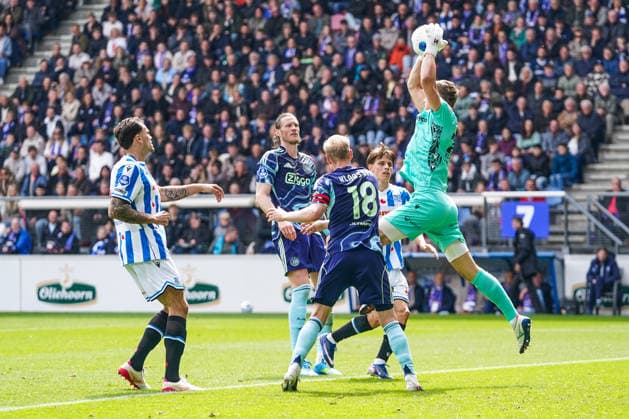 2026-05-17 SC Heerenveen v AFC Ajax - Dutch Vriendenloterij Eredivisie HEERENVEEN, NETHERLANDS - MAY 17: Sam Kersten of SC Heerenveen, Wout Weghorst of Ajax, Davey Klaassen of Ajax, Goalkeeper Bernt Klaverboer of SC Heerenveen during the Dutch Vriendenloterij Eredivisie match between SC Heerenveen and AFC Ajax at Abe Lenstra Stadion on May 17, 2026 in Heerenveen, Netherlands. Heerenveen Abe Lenstra Stadion Netherlands Content not available for redistribution in The Netherlands directly or indirectly through any third parties. Copyright: xAndrexWeeningx