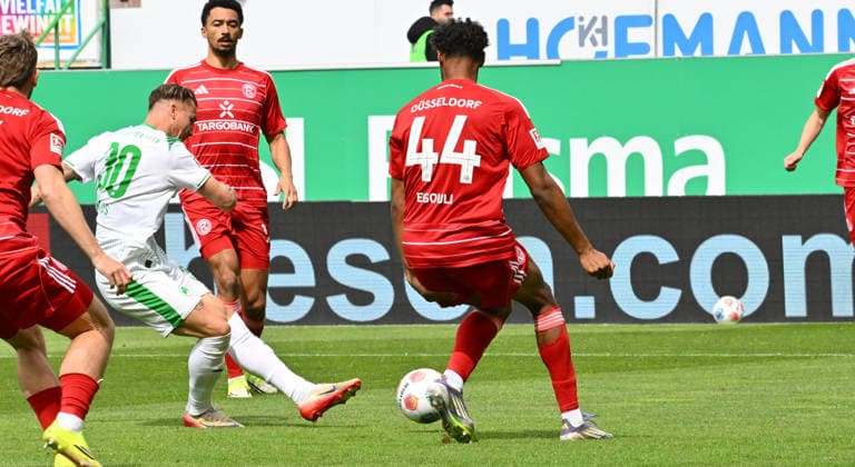 17 05 2026 Soccer Season 2025 2026 2 Soccer Bundesliga 34 Matchday SpVgg Greuther Fürth Kleeblatt Fortuna Düsseldorf Sportfoto Zink xwoxzix DFL regulations prohibit any use of photographs as image sequences and or quasi video only for editorial use Felix Klaus 30, SpVgg Greuther Fürth erzielt Treffer Tor Torschuß zum 1 0 gegen Elias Egouli 44, Fortuna Düsseldorf F95