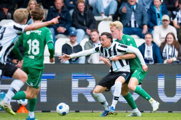 ALMELO , 17 05-2026 , Stadium Asito , season 2025 2026 , Dutch Eredivisie football , match between Heracles Almelo and FC Groningen , picture shows Heracles Almelo player Mario Engels FC Groningen player Thijmen Blokzijl Heracles - Groningen  x203758888x Copyright: