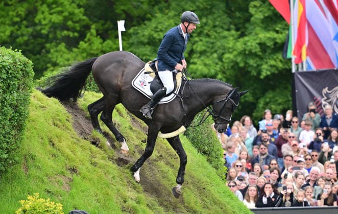 Sport Bilder des Tages GER; Al Shira aa Deutsches Spring- & Dressur Derby Hamburg, Al Shira aa 95. Deutsches Spring-Derby 17.05.2026, GER; Al Shira aa Deutsches Spring- & Dressur Derby Hamburg, PAl Shira aa 95. Deutsches Spring-Derby präsentiert von Melitta CSI4* - Al Shira aa Derby Tour - Finale im Bild Michael Grimm (GER) auf Duplexx am Wall *** GER Al Shira aa German Jumping Dressage Derby Hamburg, Al Shira aa 95 German Jumping Derby 17 05 2026, GER Al Shira aa German Jumping Dressage Derby Hamburg, PAl Shira aa 95 German Jumping Derby presented by Melitta CSI4 Al Shira aa Derby Tour Final in the picture Michael Grimm GER on Duplexx am Wall nordphotoxGmbH xWitke nph00002