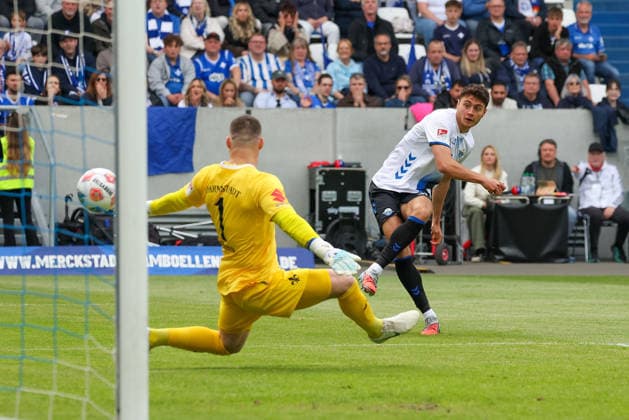 2026 05 17 xjfx 2 Bundesliga SV Darmstadt 98 SC Paderborn v l , Stefano Marino SC Paderborn scores the goal to 0 1, Goalkeeper, Goalkeeper Marcel Schuhen SV Darmstadt 98 DFL DFB REGULATIONS PROHIBIT ANY USE OF PHOTOGRAPHS as IMAGE SEQUENCES and or QUASI VIDEO Copyright: JoaquimxFerreira