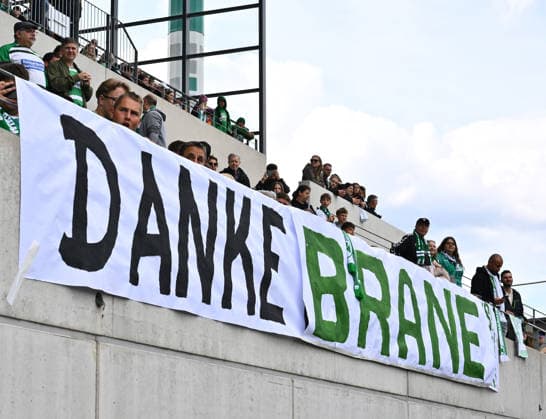 17 05 2026 Soccer Season 2025 2026 2 Soccer Bundesliga 34 Matchday SpVgg Greuther Fürth Kleeblatt Fortuna Düsseldorf Sportfoto Zink xwoxzix DFL regulations prohibit any use of photographs as image sequences and or quasi video only for editorial use banner banner farewell Branimir Hrgota 10, SpVgg Greuther Fürth
