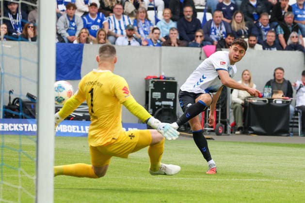 2026 05 17 xjfx 2 Bundesliga SV Darmstadt 98 SC Paderborn v l , Stefano Marino SC Paderborn scores the goal to 0 1, Goalkeeper, Goalkeeper Marcel Schuhen SV Darmstadt 98 DFL DFB REGULATIONS PROHIBIT ANY USE OF PHOTOGRAPHS as IMAGE SEQUENCES and or QUASI VIDEO Copyright: JoaquimxFerreira