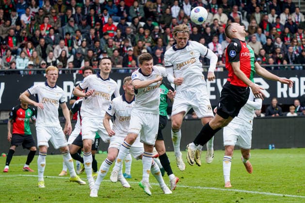 Sport Bilder des Tages 2026-05-17 N.E.C. Nijmegen v Go Ahead Eagles - Dutch Eredivisie NIJMEGEN, NETHERLANDS - MAY 17: Darko Nejasmic of NEC Nijmegen heads the ball with Soren Tengstedt of Go Ahead Eagles during a Dutch Eredivisie at Goffertstadion on May 17, 2026 in Nijmegen, Netherlands. Nijmegen Goffertstadion Netherlands Content not available for redistribution in The Netherlands directly or indirectly through any third parties. Copyright: xJeroenxMeuwsenx