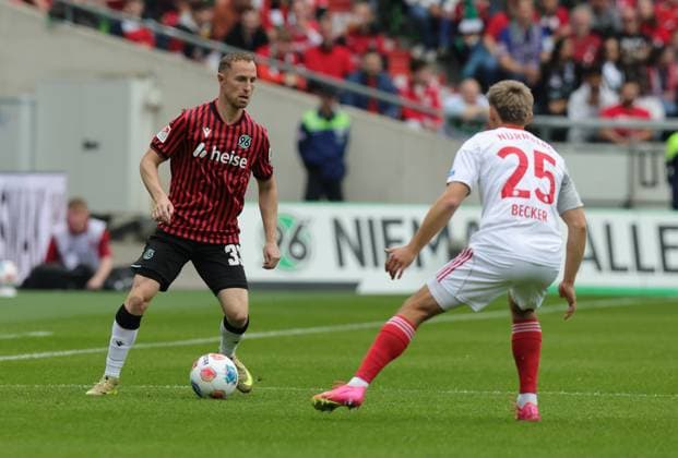 17 05 2026 Soccer Season 2024 2025 2 Soccer Bundesliga 34 Matchday Hannover 96 H96 1 FC Nürnberg FCN Club Sportfoto Zink DaMa xdaxmax DFL regulations prohibit any use of photographs as image sequences and or quasi video only for editorial use Maurice Neubauer 33, Hannover 96 H96 Finn Ole Becker 25, 1 FC Nürnberg FCN