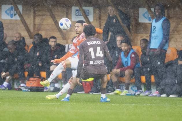 VOLENDAM , 17-05-2026 , KRAS Stadium , season 2025 2026 , Dutch , eredivisie , match between FC Volendam and Telstar , picture shows, FC Volendam player Benjamin Pauwels vs Telstar player Neville Ogidi Nwankwo Volendam - Telstar  x203759146x Copyright: