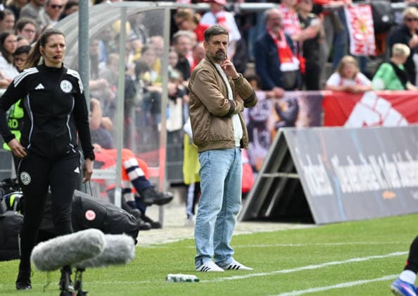 17 05 2026, xsltx, Fußball Google Pixel Frauen Bundesliga, Eintracht Frankfurt 1 FC Union Berlin v l Niko Arnautis Trainer Eintracht Frankfurt DFL DFB REGULATIONS PROHIBIT ANY USE OF PHOTOGRAPHS as IMAGE SEQUENCES and or QUASI VIDEO