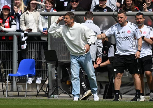 17 05 2026, xsltx, Fußball Google Pixel Frauen Bundesliga, Eintracht Frankfurt 1 FC Union Berlin v l Niko Arnautis Trainer Eintracht Frankfurt nach dem 4 2 von GA raldine Reuteler Eintracht Frankfurt DFL DFB REGULATIONS PROHIBIT ANY USE OF PHOTOGRAPHS as IMAGE SEQUENCES and or QUASI VIDEO