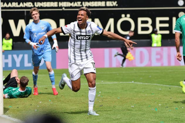 17 05 2026, Football, Men, 2 Bundesliga, Season 2025 2026, SV 07 Elversberg SC Preußen Münster, Goal celebration for 1 0, Goalscorer Bambase Conte SV 07 Elversberg Elversberg Ursapharm Arena an der Kaiserlinde Saarland Germany DEU Copyright: xSebastianxBachx