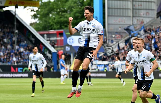 17 05 2026, xfux, Fußball 2 Bundesliga, SV Darmstadt 98 SC Paderborn 07 v l Torschuetze Torschütze Stefano Marino SC Paderborn Torjubel, Jubel, Goal celebration, celebrate the goal zum 0 1 jubelnd bejubelt jubeln jubeln Jubel, Laurin Curda SC Paderborn DFL DFB REGULATIONS PROHIBIT ANY USE OF PHOTOGRAPHS as IMAGE SEQUENCES and or QUASI VIDEO Darmstadt