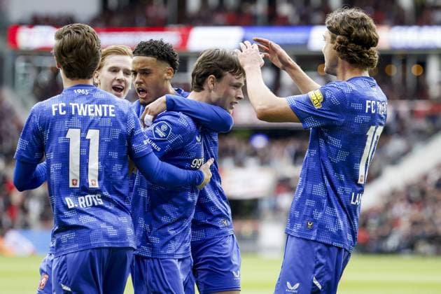 EINDHOVEN - Sondre Orjasaeter of FC Twente celebrates scoring the equalizer with his teammates during the Dutch Eredivisie match between PSV and FC Twente at the Philips Stadium on May 17, 2026, in Eindhoven, the Netherlands. BAS CZERWINSKI ANP Eredivisie 2025-2026 xVIxANPxSportx xxANPxIVx 558545891 originalFilename: 558545891.jpg