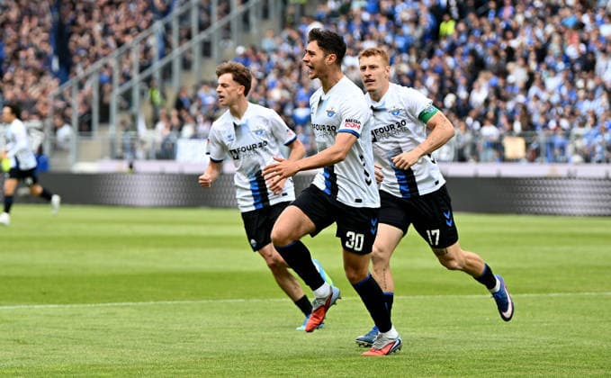 17 05 2026, xfux, Fußball 2 Bundesliga, SV Darmstadt 98 SC Paderborn 07 v l Torschuetze Torschütze Stefano Marino SC Paderborn Torjubel, Jubel, Goal celebration, celebrate the goal zum 0 1 jubelnd bejubelt jubeln jubeln Jubel, Laurin Curda SC Paderborn DFL DFB REGULATIONS PROHIBIT ANY USE OF PHOTOGRAPHS as IMAGE SEQUENCES and or QUASI VIDEO Darmstadt