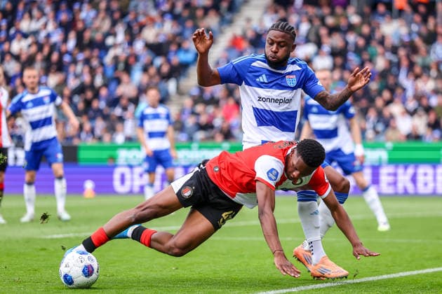 Sport Bilder des Tages 2026-05-17 PEC Zwolle v Feyenoord - Dutch Eredivisie ZWOLLE, NETHERLANDS - MAY 17: Givairo Read of Feyenoord is challenged by Zico Buurmeester of PEC Zwolle during the Dutch Eredivisie match between PEC Zwolle and Feyenoord at MAC3Park on May 17, 2026 in Zwolle, Netherlands. Zwolle MAC3Park Netherlands Content not available for redistribution in The Netherlands directly or indirectly through any third parties. Copyright: xPieterxvanxderxWoudex