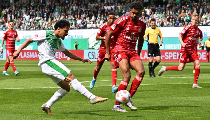 17 05 2026 Soccer Season 2025 2026 2 Soccer Bundesliga 34 Matchday SpVgg Greuther Fürth Kleeblatt Fortuna Düsseldorf Sportfoto Zink xwoxzix DFL regulations prohibit any use of photographs as image sequences and or quasi video only for editorial use Sayfallah Ltaief 47, SpVgg Greuther Fürth Elias Egouli 44, Fortuna Düsseldorf F95 Chance Torchance