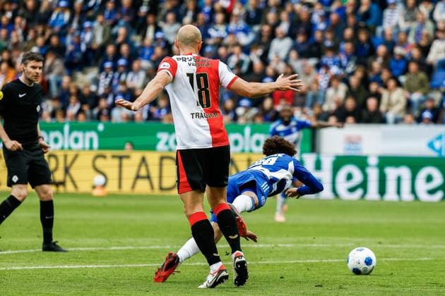ZWOLLE - Gernot Trauner of Feyenoord, Gabriel Reiziger of PEC Zwolle (lr) during the Dutch Eredivisie match between PEC Zwolle and Feyenoord at the MAC3Park stadium on 17 May 2026 in Zwolle, the Netherlands. VINCENT JANNINK ANP Eredivisie 2025-2026 xVIxANPxSportx xxANPxIVx 558545984 originalFilename: 558545984.jpg