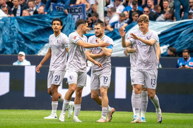 17 05 2026, xdaymx, Soccer 2 Bundesliga, Karlsruher SC VfL Bochum, Goal celebration with the team with the scorer to 1 0 by Kjell Wätjen VfL Bochum DFL DFB REGULATIONS PROHIBIT ANY USE OF PHOTOGRAPHS as IMAGE SEQUENCES and or QUASI VIDEO Karlsruhe