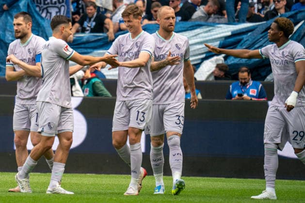 17 05 2026, xdaymx, Soccer 2 Bundesliga, Karlsruher SC VfL Bochum, Goal celebration with the team with the scorer to 1 0 by Kjell Wätjen VfL Bochum DFL DFB REGULATIONS PROHIBIT ANY USE OF PHOTOGRAPHS as IMAGE SEQUENCES and or QUASI VIDEO Karlsruhe