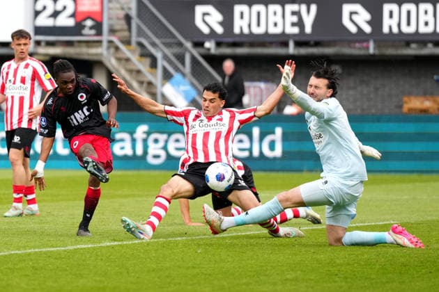 Eredivisie: Sparta Rotterdam v Excelsior Rotterdam Rotterdam - Arthur Zagre of Excelsior Rotterdam, Teo Quintero of Sparta Rotterdam, Goalkeeper Joel Drommel of Sparta Rotterdam during the 34th competition round of the 2025 2026 Eredivisie season. The match is set between Sparta Rotterdam and Excelsior Rotterdam at Het Kasteel on 17 May 2026 in Rotterdam, The Netherlands. (VK Sportphoto Nick Koole) Copyright: xNickxKoolex