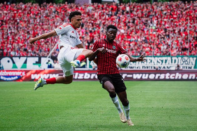 2 Bundesliga Hannover 96 vs 1 FC Nürnberg, 17 05 2026 Henri Koudossou 1 FC Nürnberg, 8 vs Mustapha Bundu Hannover 96, 7 in duel Football, 2 Bundesliga, Matchday 34 Hannover 96 vs 1 FC Nürnberg on 17 05 2026 at Heinz von Heiden Arena, Hannover DFL REGULATIONS PROHIBIT ANY USE OF PHOTOGRAPHS AS IMAGE SEQUENCES AND OR QUASI VIDEO Copyright: xBEAUTIFULxSPORTS Tonhäuserx