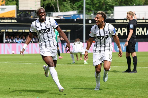 17 05 2026, Football, Men, 2 Bundesliga, Season 2025 2026, SV 07 Elversberg SC Preußen Münster, Goal celebration to 2 0, Goalscorer David Mokwa SV 07 Elversberg , Bambase Conte SV 07 Elversberg Elversberg Ursapharm Arena an der Kaiserlinde Saarland Germany DEU Copyright: xSebastianxBachx