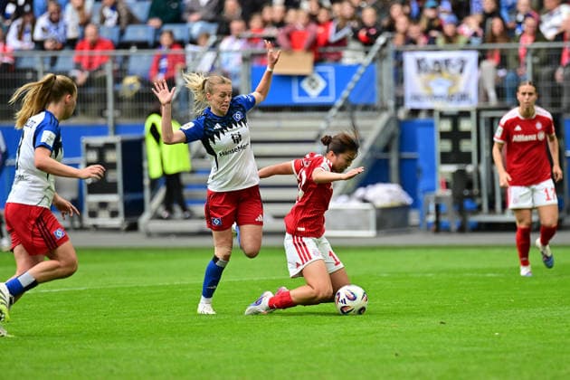 Soccer I Women I Season 2025 2026 I Bundesliga I Matchday 26 I Hamburger SV FC Bayern Munich I 17 05 2026 Annalena Carolina Wucher 15, Hamburger SV fouls Momoko Tanikawa 18, FC Bayern Munich in the penalty area Hamburg Volksparkstadion Hamburg Germany Copyright: xLobeca WolfxGebhardtx