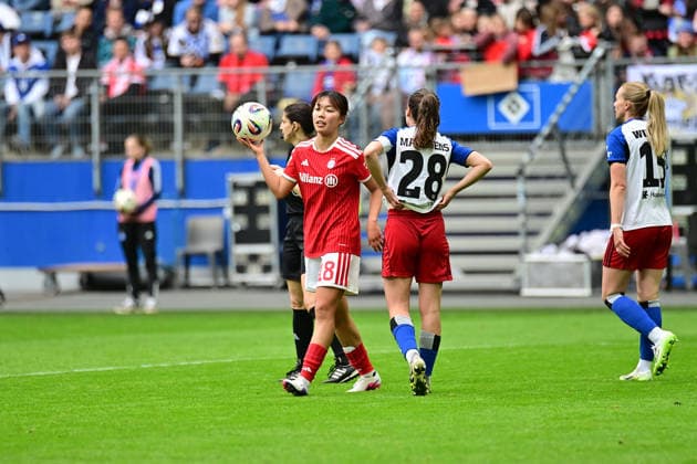 Soccer I Women I Season 2025 2026 I Bundesliga I Matchday 26 I Hamburger SV FC Bayern Munich I 17 05 2026 Momoko Tanikawa 18, FC Bayern Munich takes the ball after the foul Hamburg Volksparkstadion Hamburg Germany Copyright: xLobeca WolfxGebhardtx