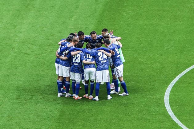 Sports, Football, 2 Bundesliga Season 2025 2026 34 Matchday FC Schalke 04 Eintracht Braunschweig 17 05 2026, VELTINS Arena Team circle FC Schalke 04 Gelsenkirchen VELTINS Arena Nordrhein Westfalen Germany