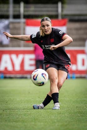 LEVERKUSEN, 17.05.2026 - Estrella Marino Gonzales (Bayer 04 Leverkusen, 10) während der Begegnung Bayer 04 Leverkusen - Werder Bremen an Spieltag 26 der Google Pixel Frauen-Bundesliga am 17.05.2026 im Ulrich-Haberland-Stadion in Leverkusen (Nordrhein-Westfalen). DFL REGULATIONS PROHIBIT ANY USE OF PHOTOGRAPHS AS IMAGE SEQUENCES AND OR QUASI-VIDEO. Nordrhein-Westfalen Deutschland Copyright: xAxelxKohringx