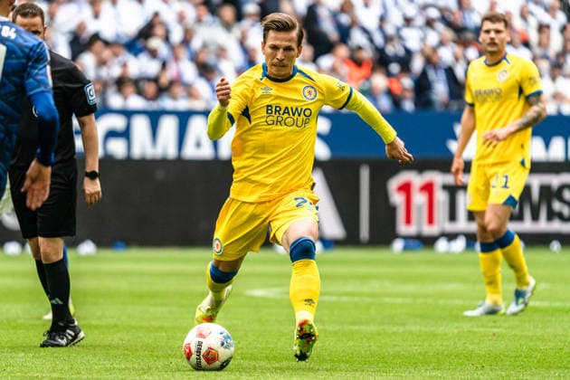 Germany 2 Bundesliga 2025 2026, Matchday 34 FC Schalke 04 vs Eintracht Braunschweig 17 05 2026 Veltins Arena Gelsenkirchen, North Rhine-Westphalia Lino Tempelmann Eintracht Braunschweig 20 Copyright: xCelinaxLeiersx