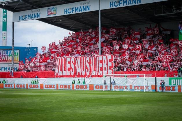 Choreo Choreography Choreography of the Duesseldorf Fans, Alles aus Liebe, SpVgg Greuther Fuerth vs Fortuna Duesseldorf, Fußball, Maenner, 2 Bundesliga, DFL, Saison 2025 2026, 34 Spieltag, Rueckrunde, 17 05 2026 DFB regulations prohibit any use of photographs as image sequences and or quasi video Fuerth Bayern Germany Copyright: xkolbert-press MartinxAgüerax