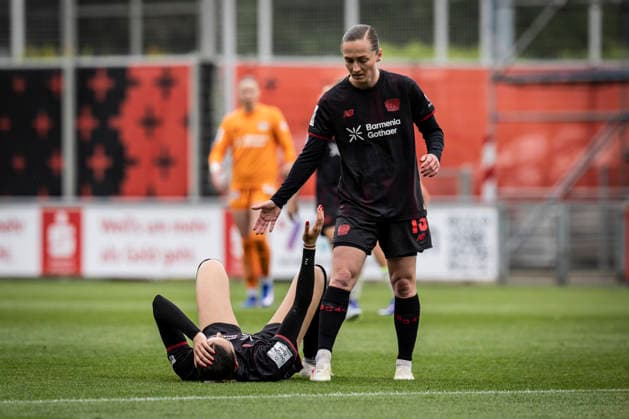 LEVERKUSEN, 17.05.2026 - Frust nach Spielende bei Selina Ostermeier (Bayer 04 Leverkusen, 2) und Vanessa Haim (Bayer 04 Leverkusen, 13) während der Begegnung Bayer 04 Leverkusen - Werder Bremen an Spieltag 26 der Google Pixel Frauen-Bundesliga am 17.05.2026 im Ulrich-Haberland-Stadion in Leverkusen (Nordrhein-Westfalen). DFL REGULATIONS PROHIBIT ANY USE OF PHOTOGRAPHS AS IMAGE SEQUENCES AND OR QUASI-VIDEO. Nordrhein-Westfalen Deutschland Copyright: xAxelxKohringx