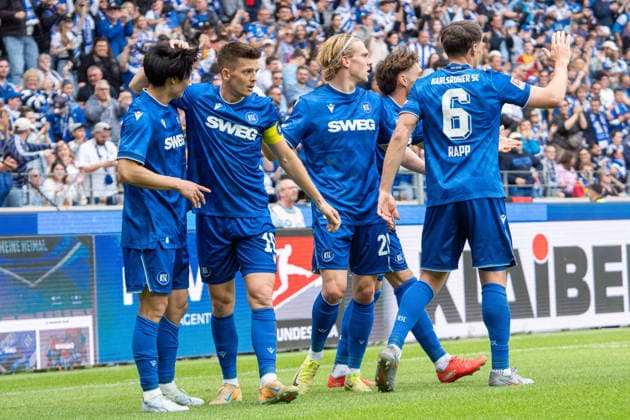 17 05 2026, xdaymx, Soccer 2 Bundesliga, Karlsruher SC VfL Bochum, Goal celebration of Shio Fukuda Karlsruher SC to 1 1 with the team DFL DFB REGULATIONS PROHIBIT ANY USE OF PHOTOGRAPHS as IMAGE SEQUENCES and or QUASI VIDEO Karlsruhe