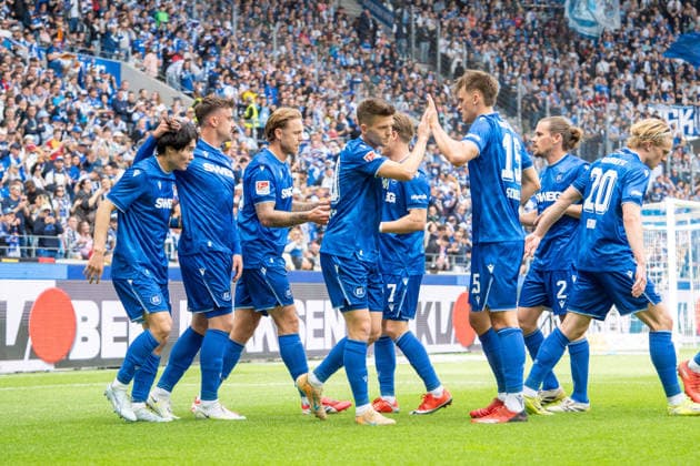 17 05 2026, xdaymx, Soccer 2 Bundesliga, Karlsruher SC VfL Bochum, Goal celebration of Shio Fukuda Karlsruher SC to 1 1 with the team DFL DFB REGULATIONS PROHIBIT ANY USE OF PHOTOGRAPHS as IMAGE SEQUENCES and or QUASI VIDEO Karlsruhe