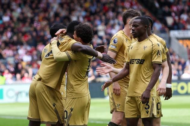 Ismaila Sarr of Crystal Palace celebrates scoring his team s first goal with teammates Brentford v Crystal Palace, Football, Premier League, The Gtech Community Stadium, London, UK - 17 05 2026 EDITORIAL USE ONLY No use with unauthorised audio, video, data, fixture lists, club league logos or live services. Online in-match use limited to 120 images, no video emulation. No use in betting, games or single club league player publications. Copyright: xAnthonyxHanc Shutterstockx 16880122e