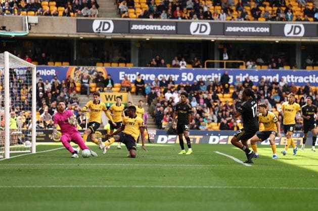 Alex Iwobi of Fulham shot is saved by Josà Sa of Wolverhampton Wanderers Wolverhampton Wanderers v Fulham, Premier League, Football, Molineux, Wolverhampton, UK - 17 May 2026Wolverhampton Molineux United Kingdom EDITORIAL USE ONLY No use with unauthorised audio, video, data, fixture lists, club league logos or live services. Online in-match use limited to 120 images, no video emulation. No use in betting, games or single club league player publications. Copyright: xRyanxBrowne Shutterstockx 16877463cj