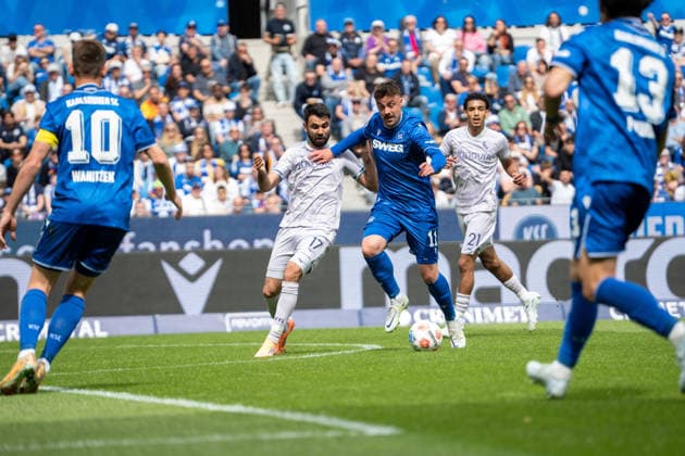 17 05 2026, xdaymx, Soccer 2 Bundesliga, Karlsruher SC VfL Bochum, vl Gerrit Holtmann VfL Bochum and Philipp Förster Karlsruher SC DFL DFB REGULATIONS PROHIBIT ANY USE OF PHOTOGRAPHS as IMAGE SEQUENCES and or QUASI VIDEO Karlsruhe