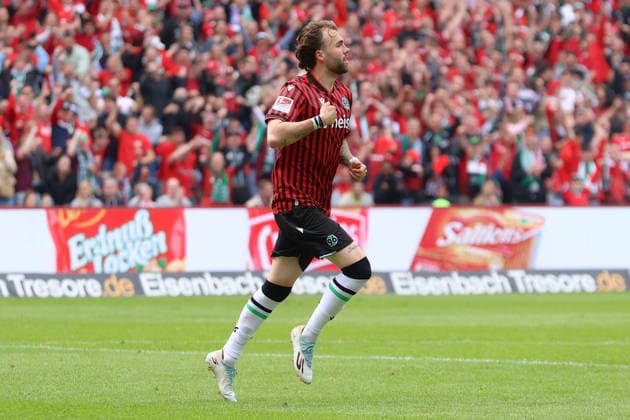 17 05 2026, xtgx, Fußball 2 Bundesliga, Hannover 96 1 FC Nürnberg v l Torjubel nach dem Tor zum celebrating the goal celebrate 1 1 durch Kolja Oudenne Hannover 96 DFL DFB REGULATIONS PROHIBIT ANY USE OF PHOTOGRAPHS as IMAGE SEQUENCES and or QUASI VIDEO Hannover