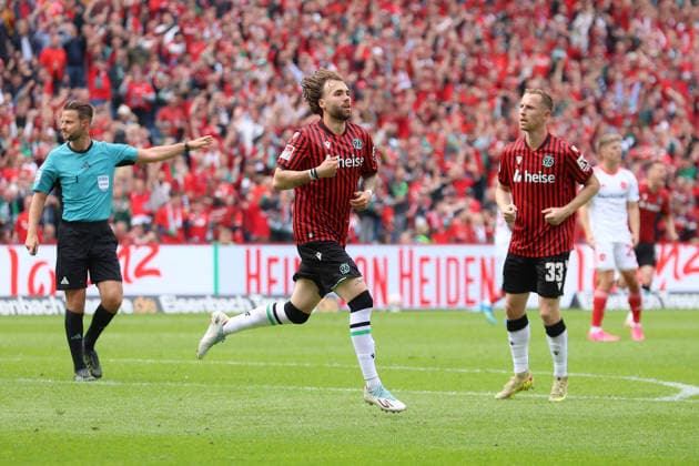 17 05 2026, xtgx, Fußball 2 Bundesliga, Hannover 96 1 FC Nürnberg v l Torjubel nach dem Tor zum celebrating the goal celebrate 1 1 durch Kolja Oudenne Hannover 96 DFL DFB REGULATIONS PROHIBIT ANY USE OF PHOTOGRAPHS as IMAGE SEQUENCES and or QUASI VIDEO Hannover