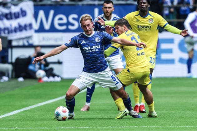 Sport, Football, 2 Bundesliga Season 2025 2026 34 Matchday FC Schalke 04 Eintracht Braunschweig 17 05 2026, VELTINS Arena Timo Becker FC Schalke 04, 5 Jovan Mijatovic Eintracht Braunschweig, 11 Gelsenkirchen VELTINS Arena Nordrhein Westfalen Germany