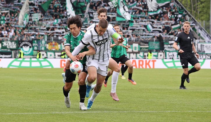 17 05 2026, Football, Men, 2 Bundesliga, Season 2025 2026, SV 07 Elversberg SC Preußen Münster, Shin Yamada SC Preußen Münster Lukas Pinckert SV 07 Elversberg Elversberg Ursapharm Arena an der Kaiserlinde Saarland Germany DEU Copyright: xSebastianxBachx