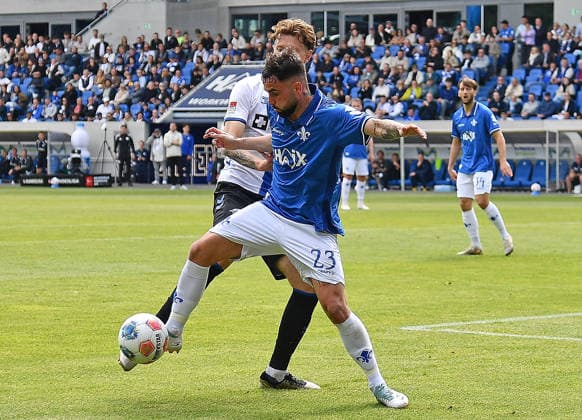 17 05 2026, xhbx, Soccer 2 Bundesliga, SV Darmstadt 98 SC Paderborn 07 v l Calvin Brackelmann SC Paderborn 07 , Marco Richter SV Darmstadt 98 DFL DFB REGULATIONS PROHIBIT ANY USE OF PHOTOGRAPHS as IMAGE SEQUENCES and or QUASI VIDEO Darmstadt
