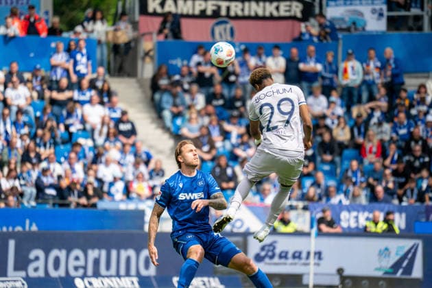 17 05 2026, xdaymx, Soccer 2 Bundesliga, Karlsruher SC VfL Bochum, vl Marcel Franke Karlsruher SC and Farid Alfa Ruprecht VfL Bochum with a header DFL DFB REGULATIONS PROHIBIT ANY USE OF PHOTOGRAPHS as IMAGE SEQUENCES and or QUASI VIDEO Karlsruhe