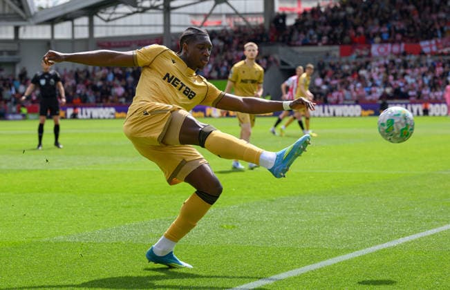 Brentford v Crystal Palace Premier League Jaydee Canvot of Crystal Palace clears the ball during the Premier League match at the Gtech Community Stadium, Brentford 17 05 2026 UK Newspapers OUT Copyright: xGraemexWilcocksonx FIL-23446-0051